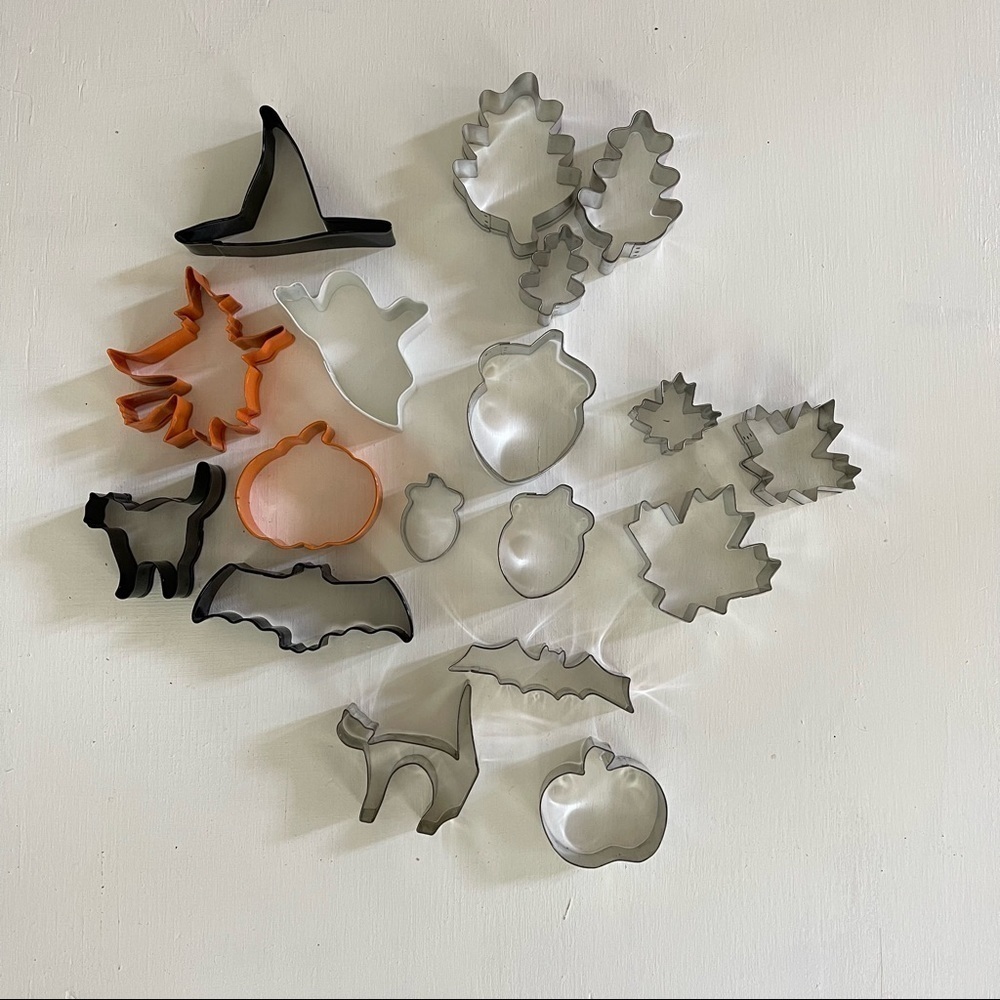 18 Halloween and Autumn Cookie Cutters